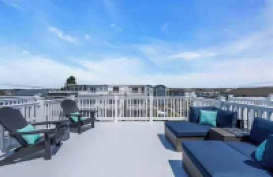 Top Floor Balcony, 2 Blocks to Beach, Park 2 Cars, Linens + Towels included