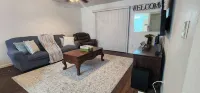 Home with family King bed.  To Visalia 4 min. Away.  Near sequoia tional park