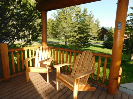Meadow and Mountain Views just 23 miles to Yellowstone Отели рядом с достопримечательностью «Pinecone Playhouse at Mack's Inn Resort»