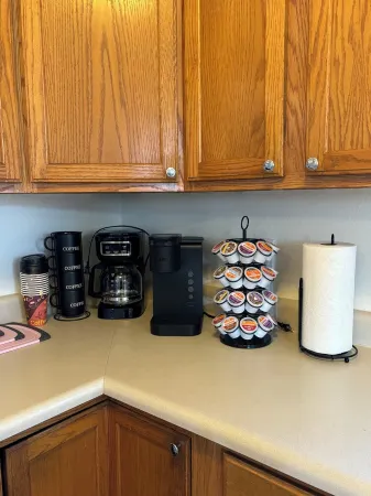 Kadia’s Place-The One With The Pool Table & TVs Отели в г. Сидар-Рапидс