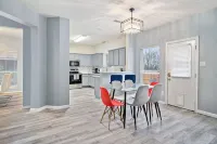 Stylish Modern House  4Br/3BA  Home in McKinney - 4 ดาว