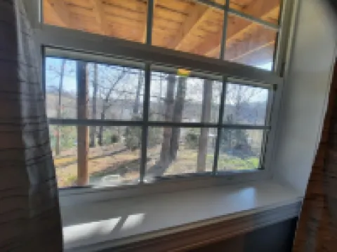 Small house with lake view 5 minutes to I-75 and Renfro Valley. Hotels in Rockcastle County