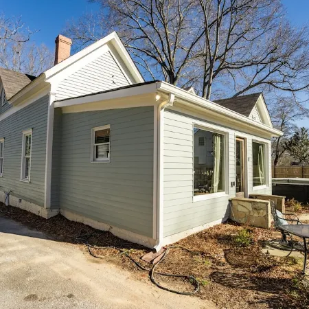Private Pool & Hot-tub! Walk Downtown; Large Porch; King Beds; Spacious
