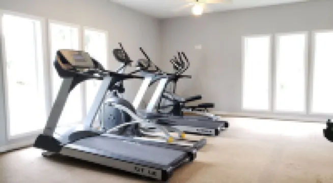 Pet-Friendly 2BR Condo Next to North Florida Hospital