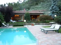 House with large veranda, garden and swimming pool - Swimmingpools