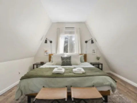 Clean+Modern Cozy A-frame Hotels in Fryeburg