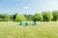 Charming 2-Bedroom Cottage in Loudoun Co, VA on 12 Gorgeous Acres w/ 2-Acre Pond - Country Houses