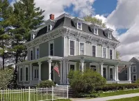 Luxurious guest home with private art gallery in the heart of a historic village Hotel di 