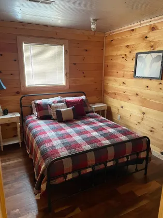 100 Aker Wood Barndominium Loft!! Two bedroom. All Amenities Provided!