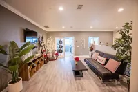 #3.Upstairs Disneyland8minutes*Anaheim Convent*littleSaigon*Beaches