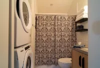 New Modern Loft 5 Minute Walk to Downtown.