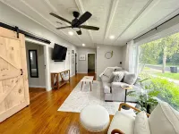 Newly Renovated Bright & Cozy Retreat