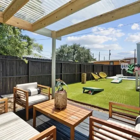 GalvestonHome • Sleeps12 • Minutes to Strand & Seawall • Heated Pool • Putt-Putt