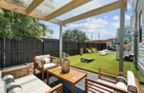 GalvestonHome • Sleeps12 • Minutes to Strand & Seawall • Heated Pool • Putt-Putt