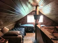 Spacious Yet Cozy, Newly Remodeled Home Steps Away from the Surf Ballroom. クリア・レイクのホテル