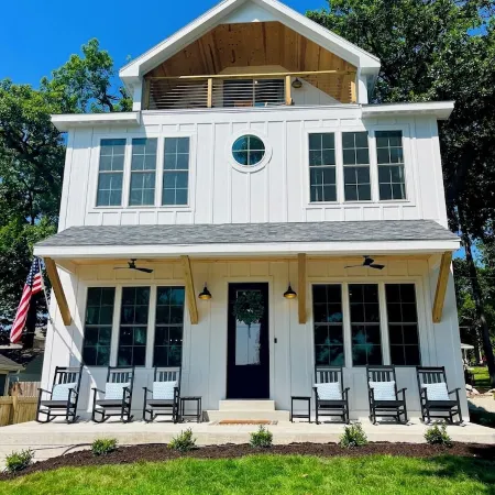 Lakefront Haven: Waterfront Oasis with Dock, Spacious Swim Pier & Pano Lake view