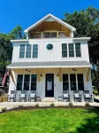 Lakefront Haven: Waterfront Oasis with Dock, Spacious Swim Pier & Pano Lake view - Wi-Fi