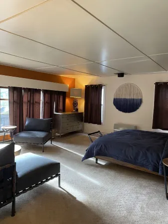 4bd/1ba 1,325 sf Downtown home, valley views and a large front yard