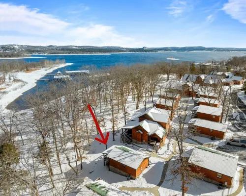 March Sale! Lakefront Cabin directly on Table Rock Lake: w/Pool+Hot Tubs Hotels in Indian Point
