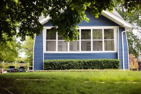 2-bedroom vacation home just 17 minutes drive to Ford Field