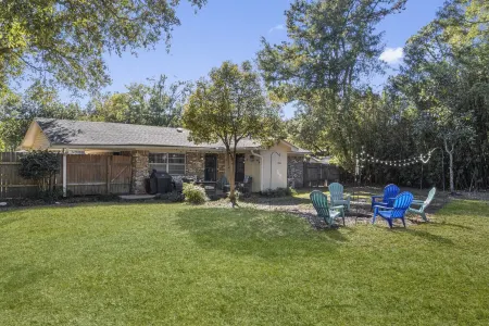 Centrally Located Cute Pet Friendly 3b/2b in Golf Cart District of Ocean Springs