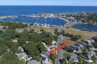#CozyBluffs #OakBluffs #EastChop 1 BD, 1.5 bath home-Walk to Town-Ferries-Beach!