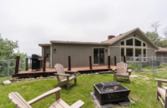 Beautifully Renovated Lodge with Lakeview