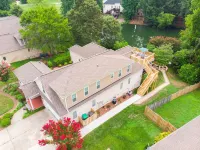 2 Bed/2 Bath with LR, DR, Kitchen, Laundry & Deck. Parties Are Not Allowed. Hotels near Grandover Village Shopping Center