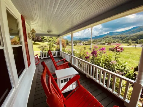 42 acres with Dramatic Mtn. Views...Close to Appalachian Trail