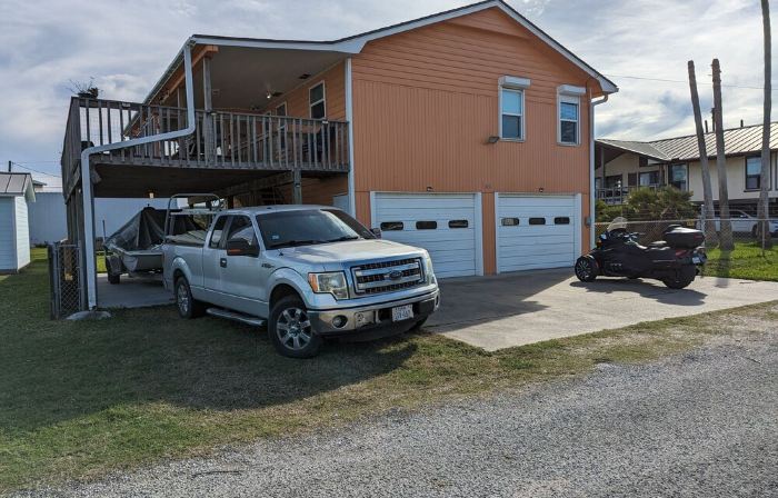 COASTAL CORAL -A few steps to the Beach, Pier, Park & close to all Boat Ramps.