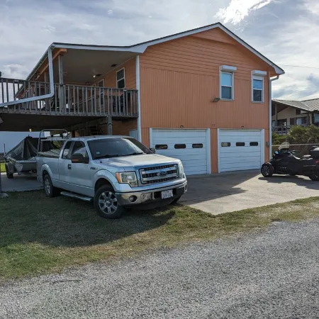 COASTAL CORAL -A few steps to the Beach, Pier, Park & close to all Boat Ramps.