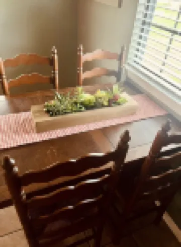 10 minutes to Lake Fork boat ramp, cozy 2 bedroom 1 bath with boat parking