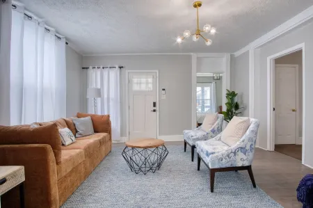 Huge Downtown 4bd/2 Bath Home!