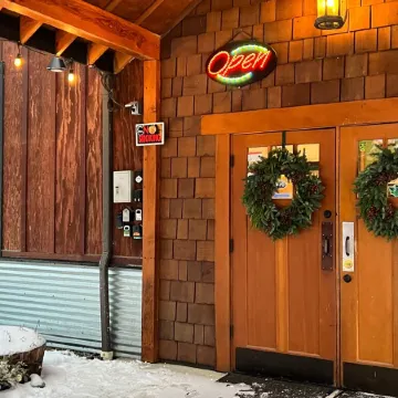 Cozy Snowline Cabin w/ Hot Tub - Minutes from Baker
