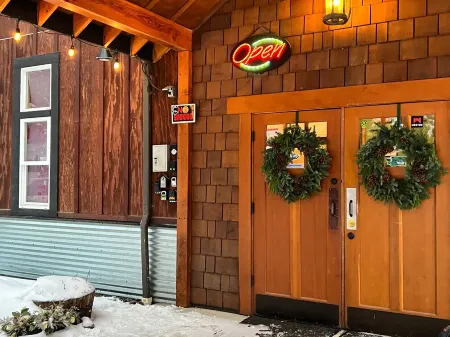 Cozy Snowline Cabin w/ Hot Tub - Minutes from Baker