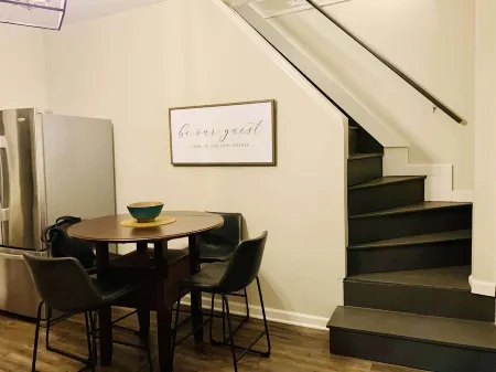 Newly Renovated and Ideally Located Near Campus and Downtown. High speed Wifi