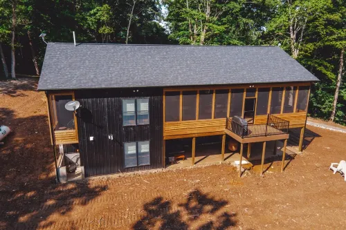 Luxurious Speakeasy Lodge, Hot Tub, Wifi & Hidden Speakeasy! Mins from the Caves Hotels in Swan Township