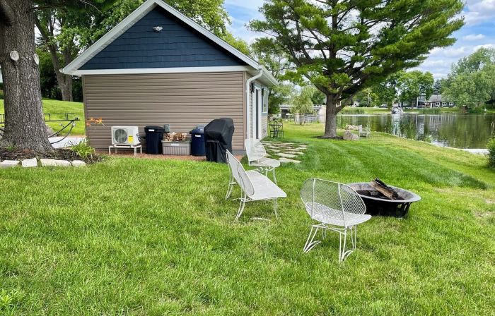 Rock River Retreat Boathouse Bungalow...Relax, Refresh, and Enjoy this Zen Den