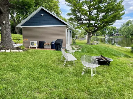 Rock River Retreat Boathouse Bungalow...Relax, Refresh, and Enjoy this Zen Den