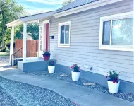 Humble Haven Bungalow - walking distance to breweries, restaurants and shopping!