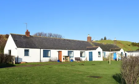 Cottage With Secure Garden, Wood Burning Stove And Sea Views