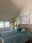 Roomy ski condo next to Mt. Snow, on the mover bus, with hot tub and sauna!
