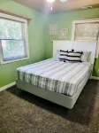 Charming remodeled 4-Bedroom home with fire pit