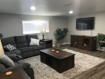 Centrally located to southern Utah and northern Arizona parks and trails. Отели рядом с достопримечательностью «Zion Natural History Center»