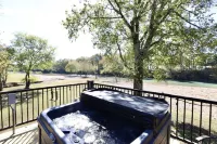 Southern Grace on the Caddo - on the River! with Hot Tub!