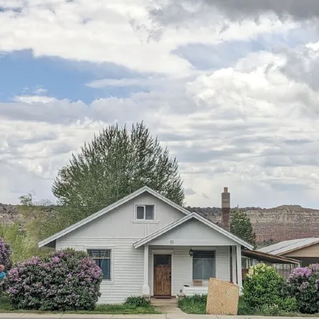 Jasper's Hideout: Historic home between Bryce Canyon and the Grand Staircase.