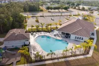 Chic 2BR/2BA Condo: Pool & More!