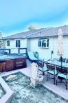 Private Arcade, Mountain Views, Hot tub, Fire Pit Hotels near Men's Wearhouse