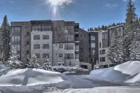 Ski-in ski-out, Modern Condo, Gourmet Kitchen, Great Amenities, Free Garage +EV! 스노우블레이즈 콘도미니엄스 주변 호텔