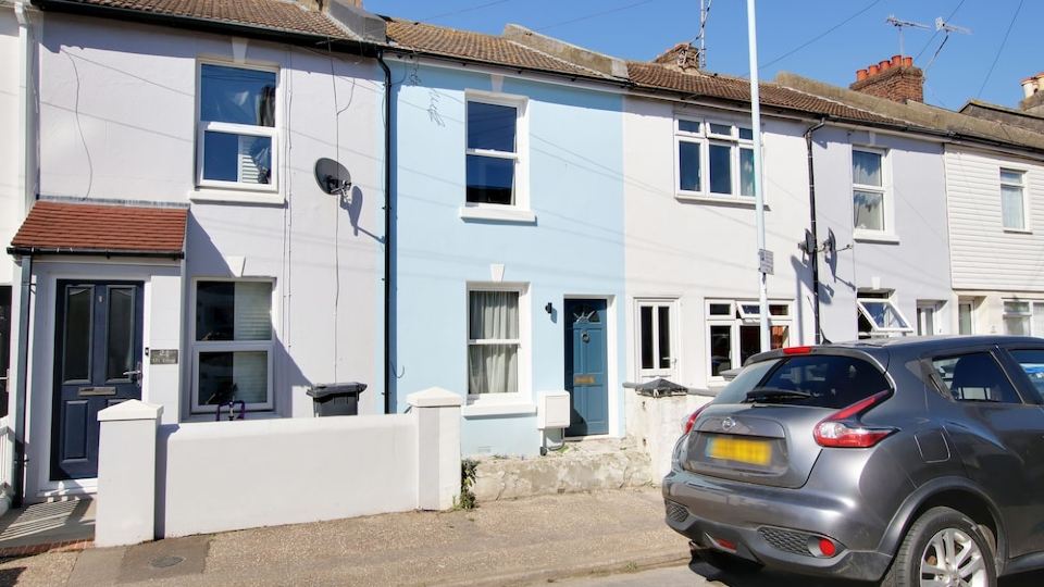 Delightful two bedroom cottage near town centre